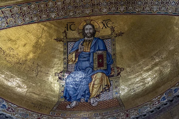 VENICE, ITALY - SEPTEMBER 17 2019 - Interiors of St. Mark's Cathedral — Stock Photo, Image