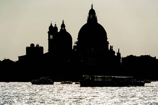 日落时威尼斯的城市景观轮廓 — 图库照片