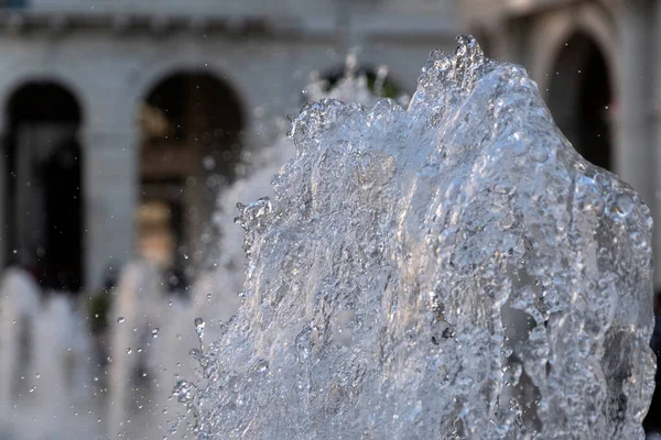 ジェノヴァ場所ピアッツァ フェラーリ噴水スプラッシュ — ストック写真