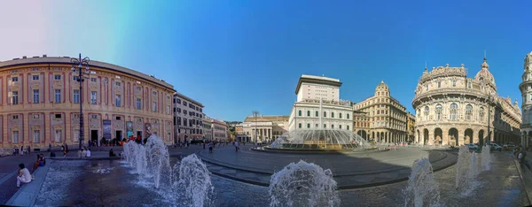 Genoa イタリア 2020年7月1日 コヴィド崩壊後のフェラーリ噴水スプラッシュタウンセンター広場 — ストック写真