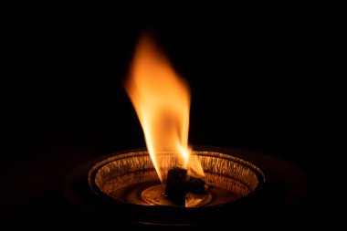 kırmızı alev siyah arkaplan detayı