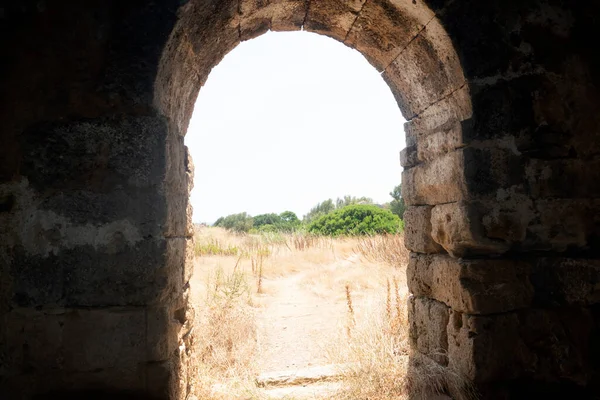 没有屋顶的拜占庭教堂位于西西里文迪加里保护区 — 图库照片
