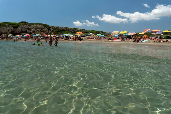 Noto Italy Июля 2020 Calamosche Beach Full People Social Distancing — стоковое фото