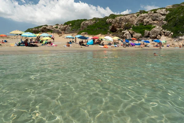 Noto Italy Июля 2020 Calamosche Beach Full People Social Distancing — стоковое фото