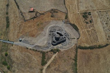 Santu Antine nuragic taş devri Sardinya Nuraghe hava manzaralı panorama