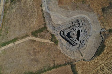 Santu Antine nuragic taş devri Sardinya Nuraghe hava manzaralı panorama