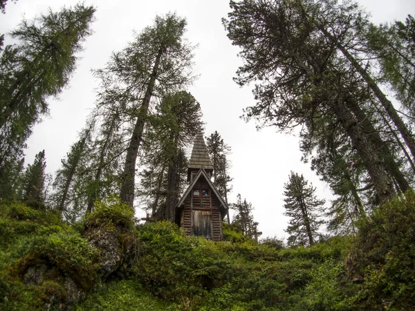 Guerra Mondiale Vecchia Chiesa Legno Cimitero Dolomiti Montagne — Foto Stock