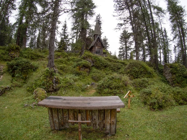 Guerra Mondiale Vecchia Chiesa Legno Cimitero Dolomiti Montagne — Foto Stock