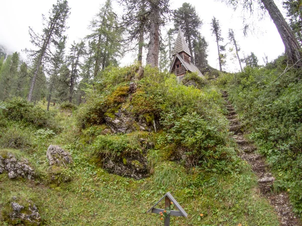 Guerre Mondiale Vieille Église Bois Cimetière Dans Les Montagnes Dolomites — Photo
