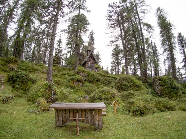 Světová Válka Starý Dřevěný Kostel Hřbitov Dolomites Hory — Stock fotografie
