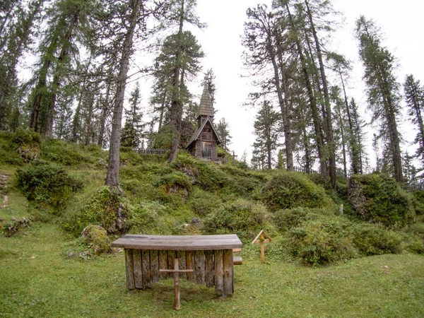 Guerra Mondiale Vecchia Chiesa Legno Cimitero Dolomiti Montagne — Foto Stock