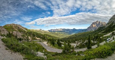 Gardenya geçidi dolomitler manzara panoraması