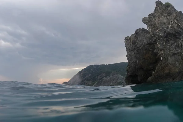 Monterosso Cinque Terre Panorama Skała Zachodzie Słońca Morza Podczas Nurkowania — Zdjęcie stockowe