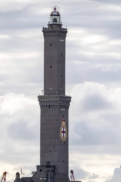 兰特纳是热那亚的一个灯塔意大利的象征 在天空的背景下 — 图库照片
