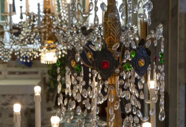 Kilisenin yenilenmesi cam kolye ayrıntıları.