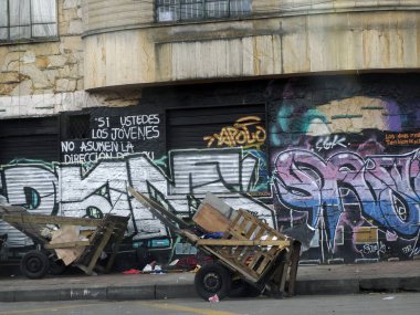 BOGOTA, COLOMBIA - 16 HAZİRAN 2024 - Şehir Tarihi Merkezi 'nin çevresindeki sokaklar.