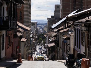 BOGOTA, COLOMBIA - 16 HAZİRAN 2024 - Şehir Tarihi Merkezi 'nin çevresindeki sokaklar.