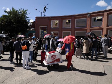 BOGOTA, COLOMBIA - 16 HAZİRAN 2024 - Şehir Tarihi Merkezi 'nin çevresindeki sokaklar.