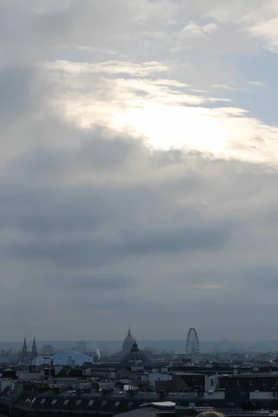 Başka bir güzel gün Paris