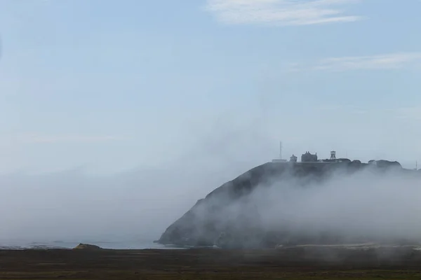 Güzel dalgalar çökmesini Monterey, Kaliforniya'nın kıyısında