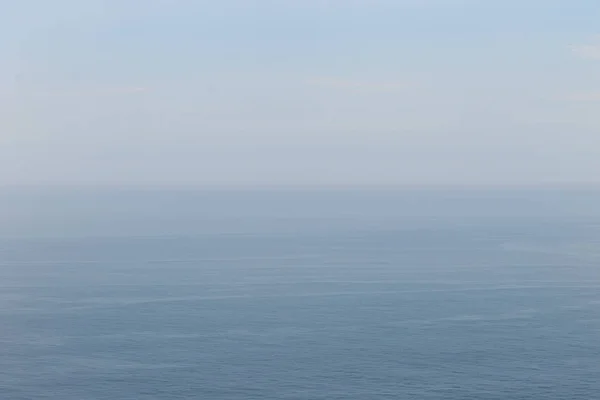 Güzel dalgalar çökmesini Monterey, Kaliforniya'nın kıyısında