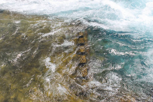 Dağ nehir, su akan doku acele