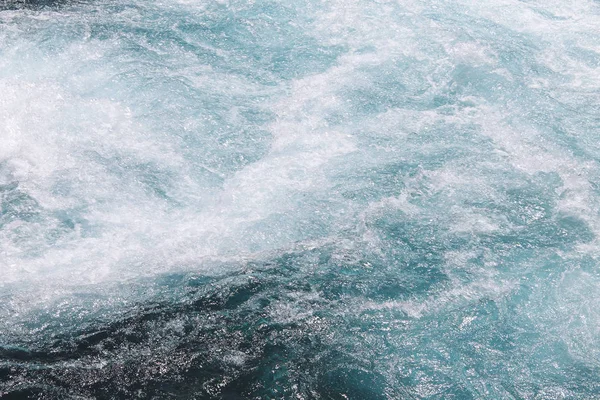 Dağ nehir, su akan doku acele