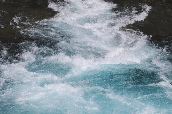 水の流れるテクスチャを急いで山川 ロイヤリティフリーのストック画像