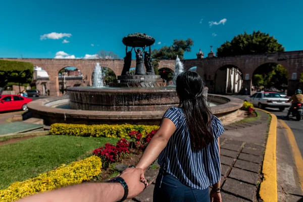 Turisti Visita Monumento Las Tarascas Morelia Michoacan Messico Dietro Monumento — Foto Stock