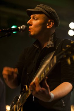 Amsterdam, Hollanda 18 Mart 2016: Rock grubu 77 Bombay Street'in paradiso konseri