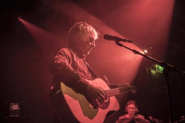 Amsterdam, Hollanda - 01 Mart 2018: Amerika şarkıcı ve gitarist Lee Ranaldo Bitterzoet Paradiso Amsterdam Konseri. Lee Ranaldo Sonic Youth'un eski bir üyesiydi.;
