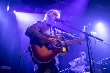 Amsterdam, Hollanda - 01 Mart 2018: Amerika şarkıcı ve gitarist Lee Ranaldo Bitterzoet Paradiso Amsterdam Konseri. Lee Ranaldo Sonic Youth'un eski bir üyesiydi.;
