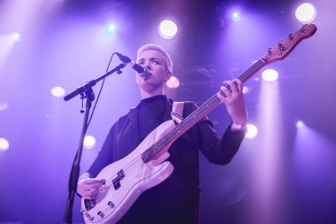 Amsterdam, Hollanda - 22 Ekim 2017: Amerikalı alternatif rock grubu Pins konseri, Breeders'ın Amsterdam'daki Venue Melkweg'deki destek hareketi