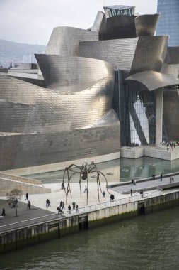 Bilbao, İspanya - 19 Mart 2015: Niki Saint Phalle sergisi sırasında Bilbao'daki Guggenheim Müzesi (27 Haziran 7, 2015) , Biscay, Bask Ülkesi, İspanya