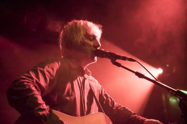 Amsterdam, Hollanda - 01 Mart 2018: Amerika şarkıcı ve gitarist Lee Ranaldo Bitterzoet Paradiso Amsterdam Konseri. Lee Ranaldo Sonic Youth'un eski bir üyesiydi.;