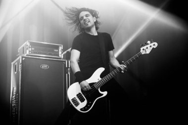 Amsterdam, Hollanda - 19 Mart 2017: Kanadalı hard rock heavy metal grubu Danko Jones'un Melkweg konseri