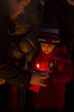 Paris, Fransa- 10 Ocak 2016: Place de la Repbublique, bombalı saldırı ve silahlı saldırı kurbanlarının anısına düzenlenen tören, Charlie Hebdo terör saldırısı ve 