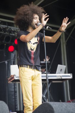 Amsterdam, Hollanda - 3 Temmuz 2016: Amsterdam Roots Open Air'de alternatif Electro-Hip Hop Faslı grup N3rdistan konseri, Oosterpark'ta ücretsiz halk kültür festivali düzenlendi