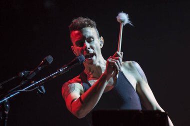 Amsterdam, Hollanda - 2 Kasım 2017: İsrailli şarkıcı Asaf Avidan'ın Amsterdam'daki Venue Melkweg konseri