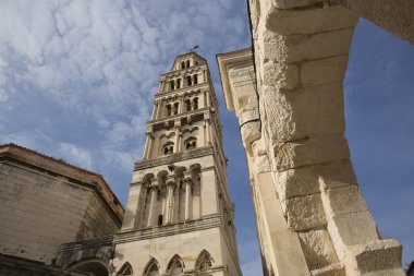 Bir Roma kemerli Saint Domnius Katedrali Çan Kulesi, Split Hırvatistan.