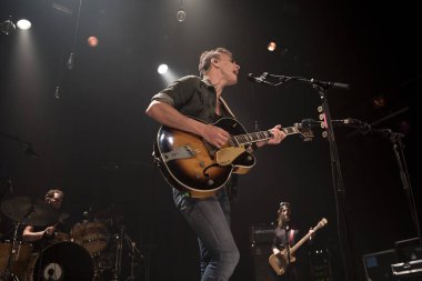 Amsterdam, Hollanda - 2 Kasım 2017: İsrailli şarkıcı Asaf Avidan'ın Amsterdam'daki Venue Melkweg konseri