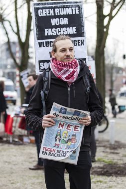Amsterdam, Hollanda - 6 Şubat 2016: Irkçılığı ve İslamofobi'yi protesto etmek için düzenlenen 