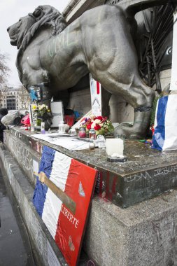 Paris, Fransa 10 Ocak 2016: Bombalama ve silahlı saldırı kurbanlarıanısına tören, Charlie Hebdo terör saldırısı anısına 
