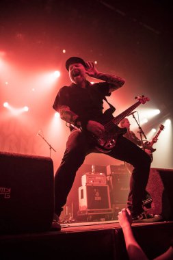 Amsterdam, Hollanda - 19 Mart 2017: Kanadalı hard rock grubu Danko Jones'un Norveçli hard rock grubu Audrey Horne Concert ile Melkweg'de destek hareketi