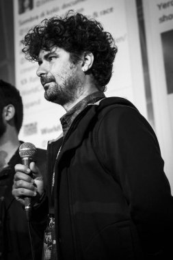 Amsterdam, Hollanda - 15 Ağustos 2015: Fabian Suarez'in 14-23/08/2015 tarihleri arasında dünya film festivali dünya sineması Amsterdam'da fim Caballos'un galasında yaptığı konuşma