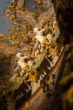 Bilbao, İspanya - 19 Mart 2015: Niki Saint Phalle sergisi sırasında Bilbao'daki Guggenheim Müzesi (27 Haziran 7, 2015) , Biscay, Bask Ülkesi, İspanya