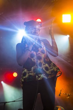 Nyon, İsviçre - 20 Temmuz 2017: Reggae konseri ve dub jamaikalı şarkıcı Jah9 ve Paleo Festivali'nde Dub Treatment