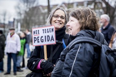 Amsterdam, Hollanda - 6 Şubat 2016: Irkçılığı ve İslamofobi'yi protesto etmek için düzenlenen 