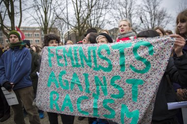 Amsterdam, Hollanda - 6 Şubat 2016: Irkçılığı ve İslamofobi'yi protesto etmek için düzenlenen 