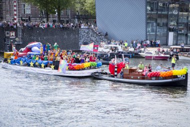 Amsterdam, Hollanda 06 Ağustos 2016: Insan hakları ve sivil eşitliğin korunması için yıllık etkinliğe katılanlar 